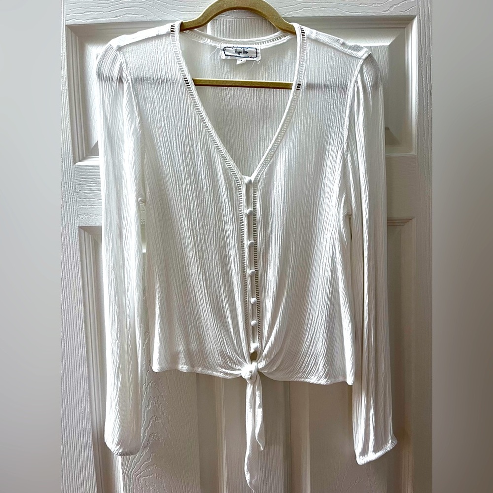 Hippie Rose White Crinkle Rayon Tie front blouse with buttons.  Like new.